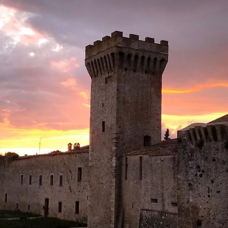 カステル・リタルディ Torre Della Botonta Bed & Breakfast エクステリア 写真