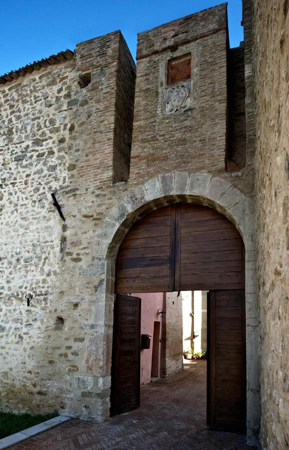 カステル・リタルディ Torre Della Botonta Bed & Breakfast エクステリア 写真