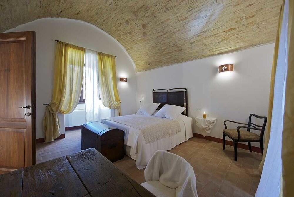 カステル・リタルディ Torre Della Botonta Bed & Breakfast エクステリア 写真