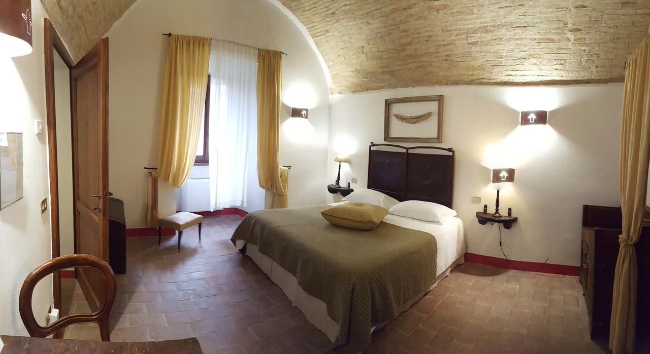 カステル・リタルディ Torre Della Botonta Bed & Breakfast エクステリア 写真